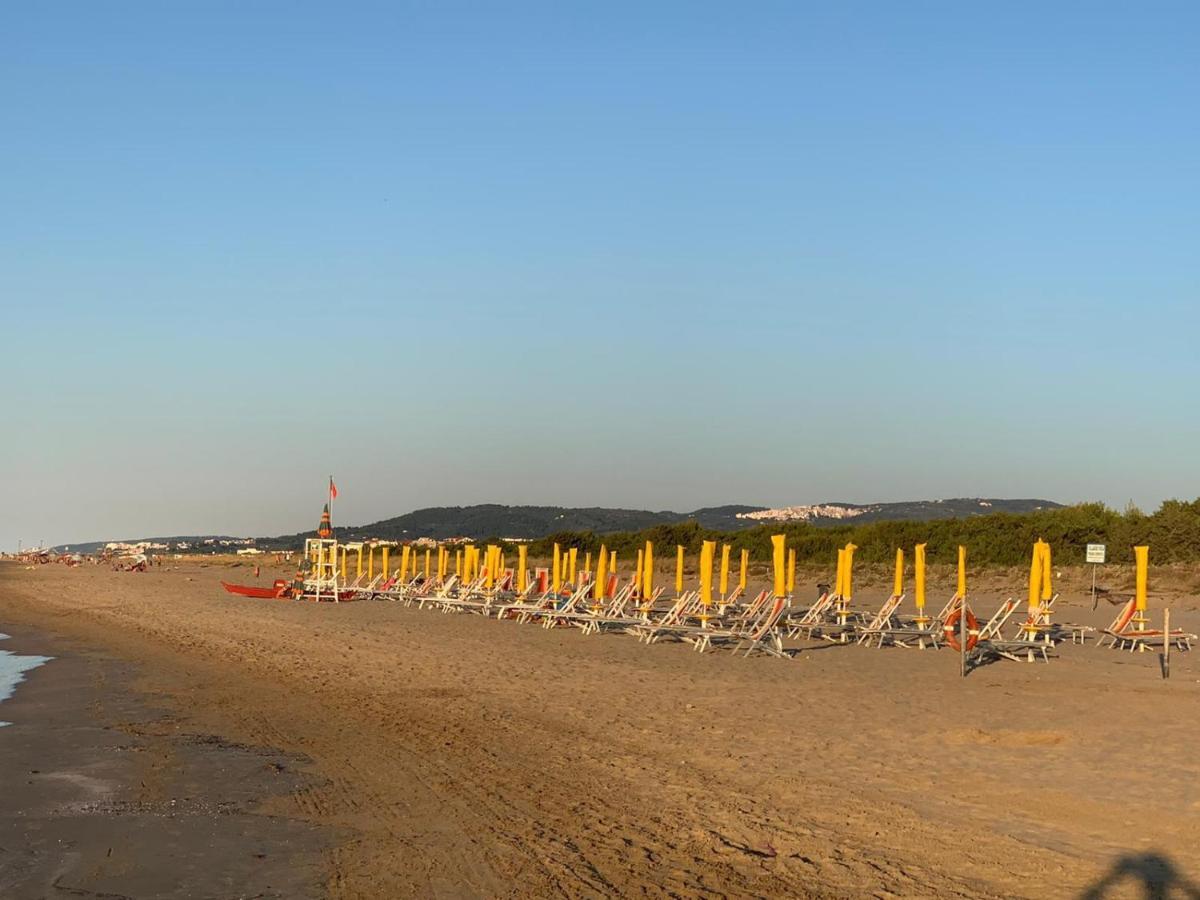 Viola Club Village & Camping Foce Varano Bagian luar foto