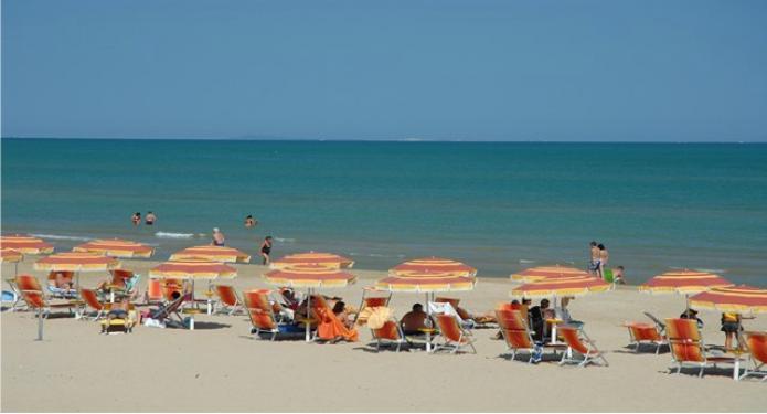 Viola Club Village & Camping Foce Varano Bagian luar foto